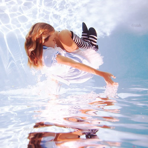 underwater-girl-water-reflection